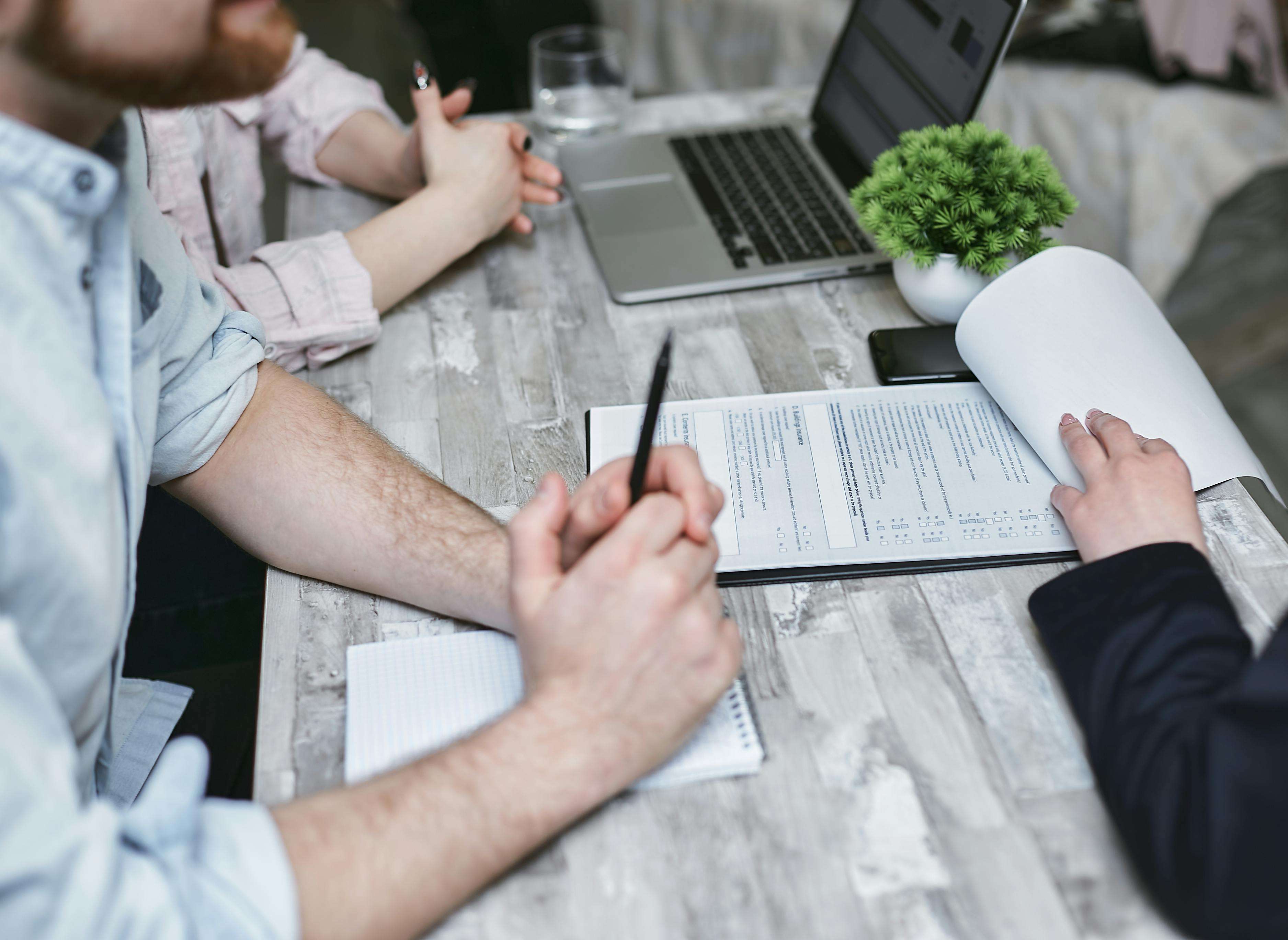 Équipe juridique au travail